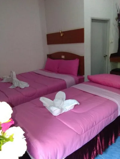 Habitación Doble con cama supletoria — Tanyaporn House